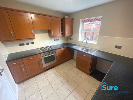 3 bedroom semi-detached house to rent - Photo 5