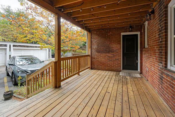 Triplex à louer à Toronto - Photo 1