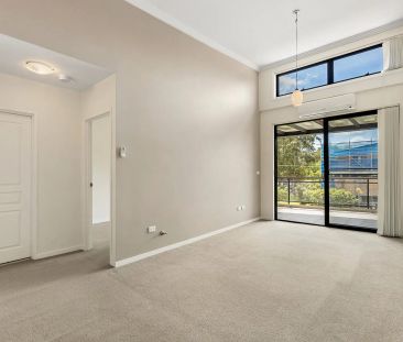 Sleek and Stylish One-Bedroom Apartment in a Prime Location - Photo 1