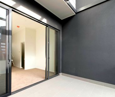 Modern Townhouse! - Photo 2