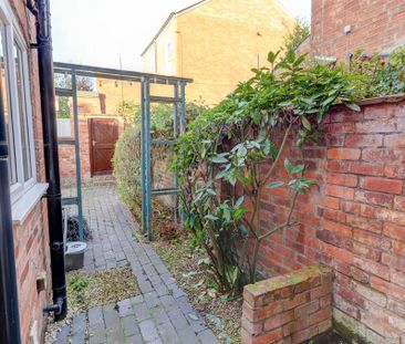 2 bedroom terraced house to rent - Photo 4