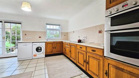 Belle Vue Close, Staines, Middlesex, TW18 2HY - Photo 5