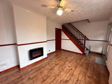 2 bedroom semi-detached house to rent - Photo 5