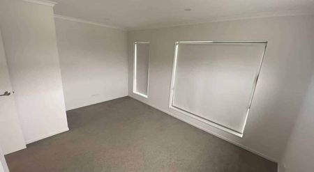Modern 4BR Family Home in Takanini - Photo 4