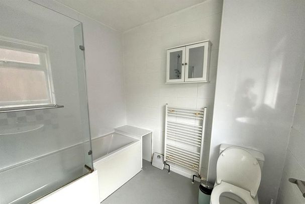 4 bedroom semi-detached house to rent - Photo 1