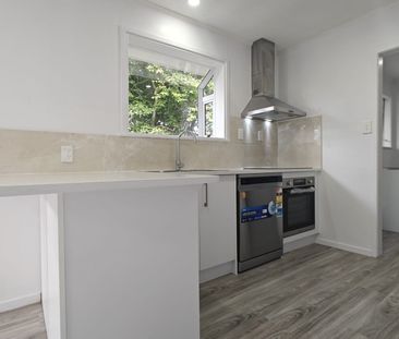 Property Management13A Aralia Road, Sunnynook - House for Rent - Photo 3