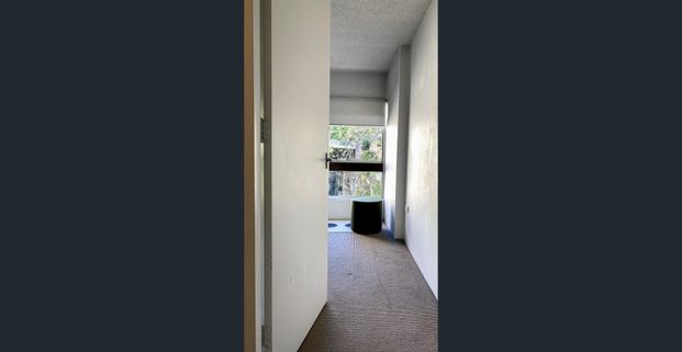 One Bedroom in Stunning Elizabeth Bay - Photo 1