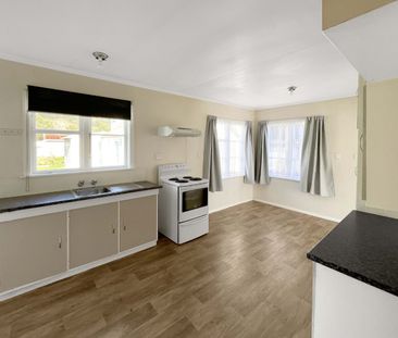 Family Living in Wainuiomata! - Photo 3