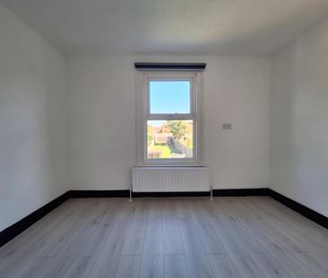 3 bedroom flat to rent - Photo 6