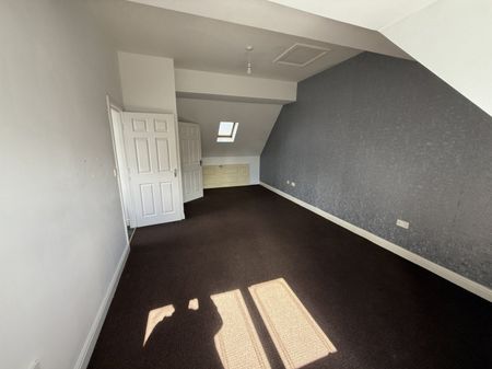 3 bed Town House - To Let - Photo 4