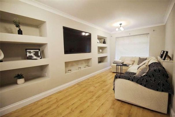 Rippleside, Basildon, SS14 - Photo 1