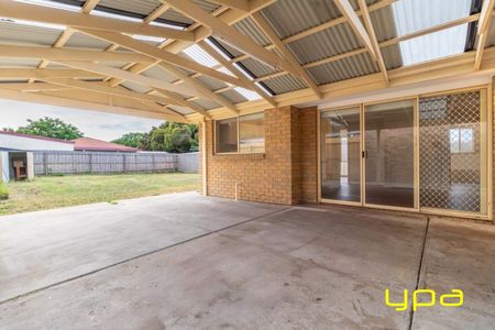 Charming Family Home in Cranbourne West - Photo 4