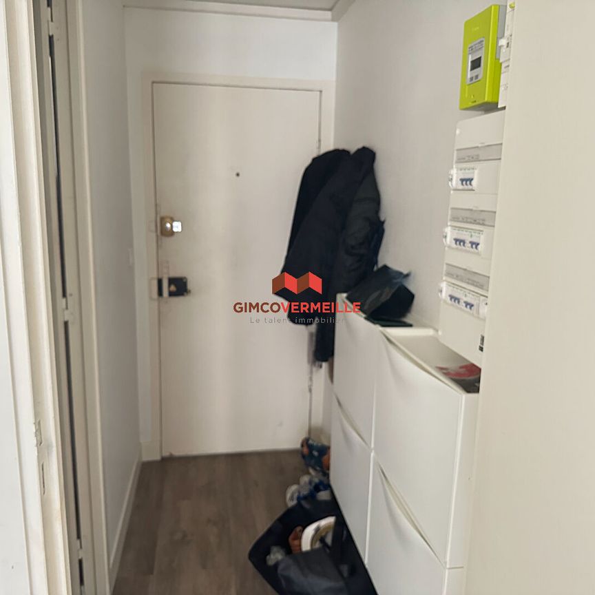 RUE DE LA PAROISSE A VERSAILLES APARTEMENT MEUBLE 2 PIECES 29.80 m2 - Photo 1