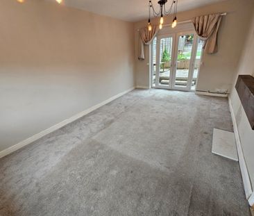 4 bed Semi-Detached - To Let - Photo 1