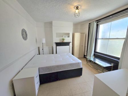 1 bedroom in a flat share to rent - Photo 4