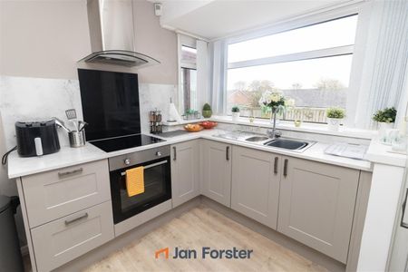 2 Bedroom Bungalow - Semi Detached - Photo 2