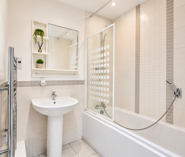 2 bedroom flat to rent - Photo 2