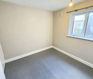 Laburnum Drive - Photo 2