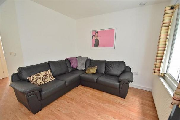 6 bedroom house to rent - Photo 1