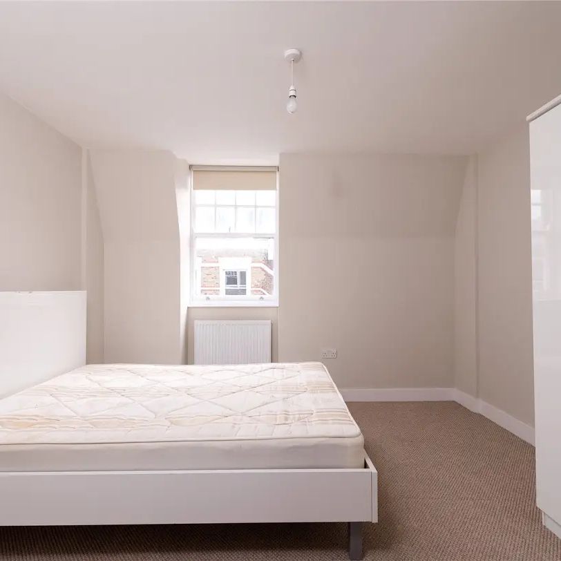 2 bedroom flat in 14 Market Place - Photo 1