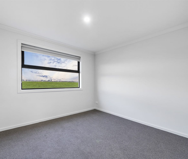 55 Cetona Street, Fraser Rise VIC, Belconnen - Photo 1