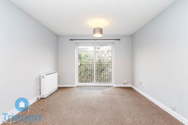 2 bed Flat for Rent - Photo 1