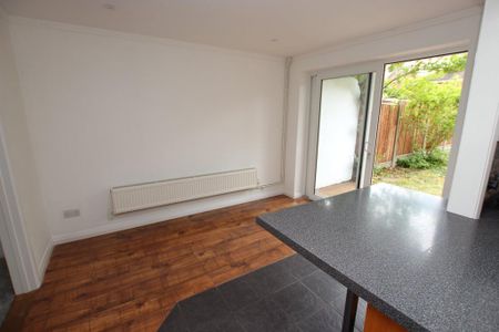3 bedroom semi-detached house to rent - Photo 5