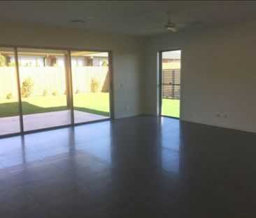 17 Coolock Place, Nudgee QLD, Belconnen - Photo 2