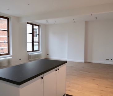 Ruim appartement met 2 slaapkamers aan de Markt in Lokeren! - Photo 1
