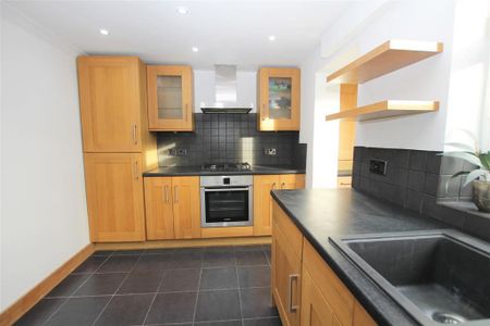 2 bedroom terraced house to rent - Photo 2