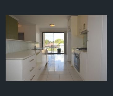 Spacious Two Bedroom Townhouse - Photo 4