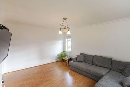 3 bedroom flat to rent - Photo 5