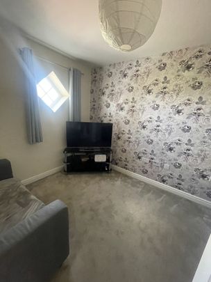 6 Bed Semi-Detached House, Sharples Close, BS16 - Photo 1