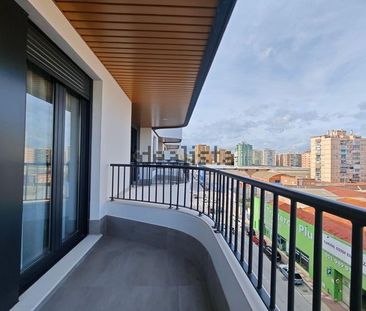 Alquiler de piso en Calle Menorca - Photo 3