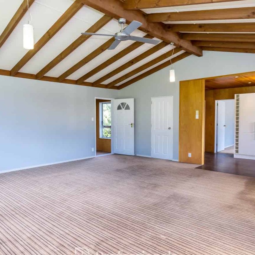 40a Colletts Road, Mangaroa - Photo 1