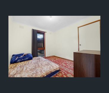 Conveniently Located Family Home Opposite Werribee Secondary College! - Photo 6