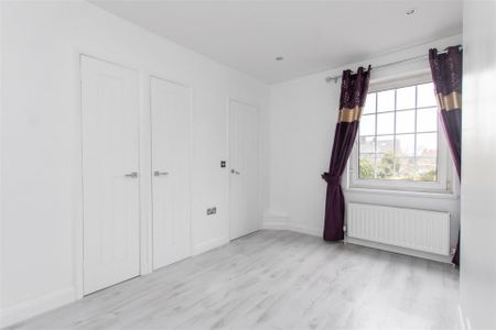 3 bedroom Terraced House to rent - Photo 3