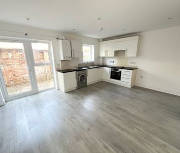 Commercial Road, Lower Parkstone - Photo 1