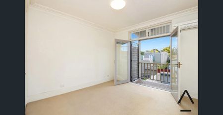 Spacious Three-Bedroom Home in a Quiet Alexandria Pocket - Photo 2