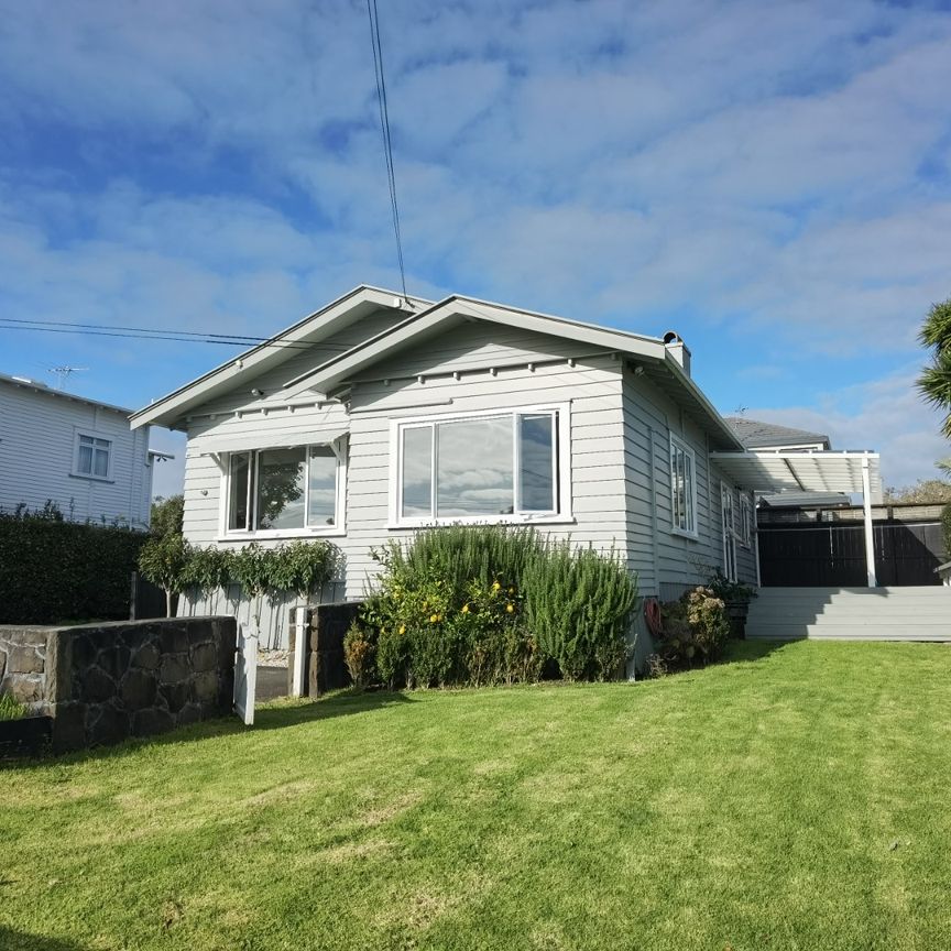 3 bedroom house close to Dominion Road - Photo 1