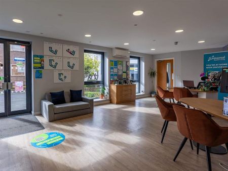 1 bedroom in a flat share to rent - Photo 4