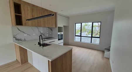 Stunning Build: 4-Bedroom Family Home in Sunny... - Photo 4