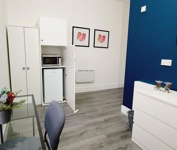 1 bedroom in a house share to rent - Photo 2