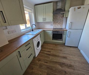 2 bedroom semi-detached house to rent - Photo 2