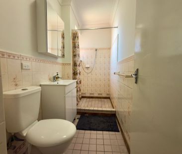 One Bedroom Apartment with Modern Kitchen - Photo 6