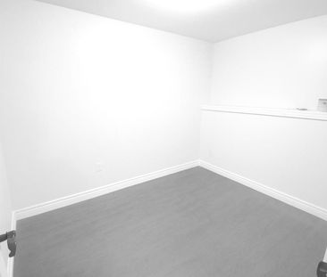 For Lease - 12 Vanier Drive, Welland, Ontario - Photo 5