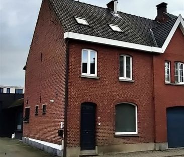 Gerenoveerde woning met twee slaapkamers en groot terras - Photo 1