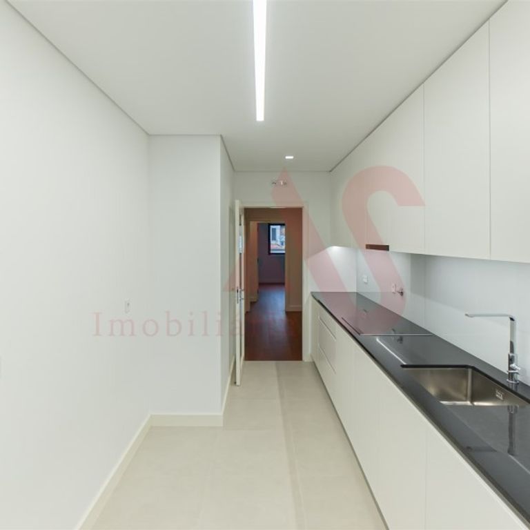 3 room luxury Flat for rent in Matosinhos, Distrito do Porto - Photo 1