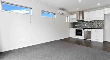 One bedroom unit in Panmure - Photo 2