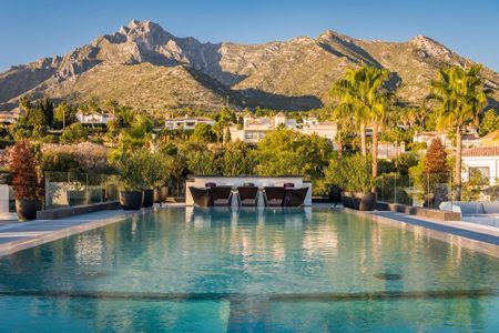 6 bedroom luxury Villa for rent in Sierra Blanca, Spain - Photo 4